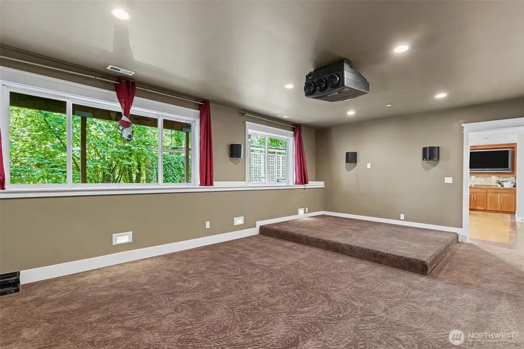 13128 SE Newport Way Bellevue WA 98006
