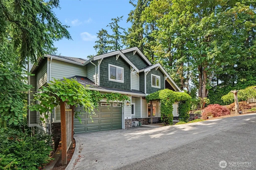 13128 SE Newport Way Bellevue WA 98006