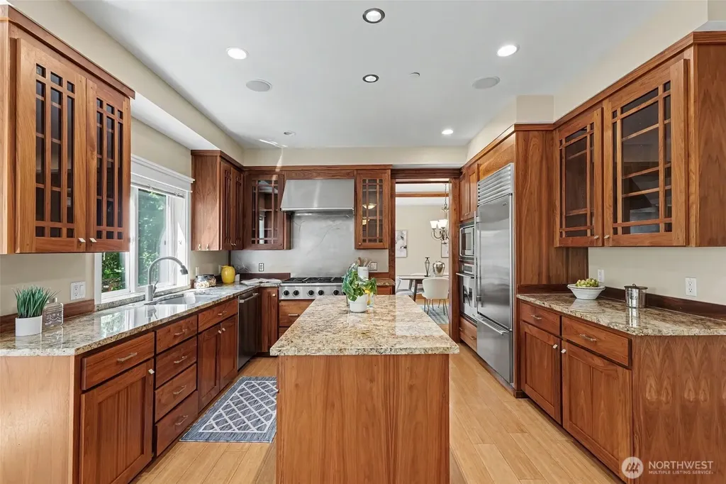 13128 SE Newport Way Bellevue WA 98006