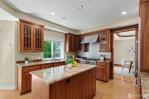 13128 SE Newport Way Bellevue WA 98006