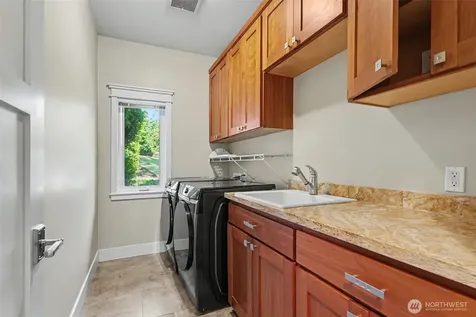 13128 SE Newport Way Bellevue WA 98006