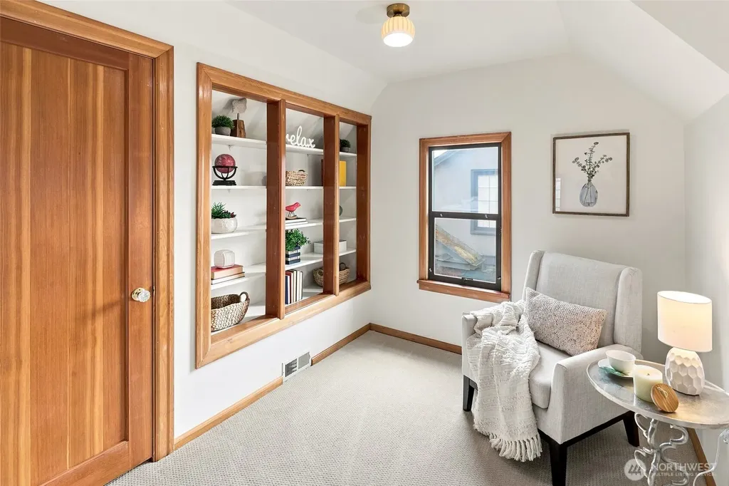 7754 Jones Avenue NW Seattle WA 98117