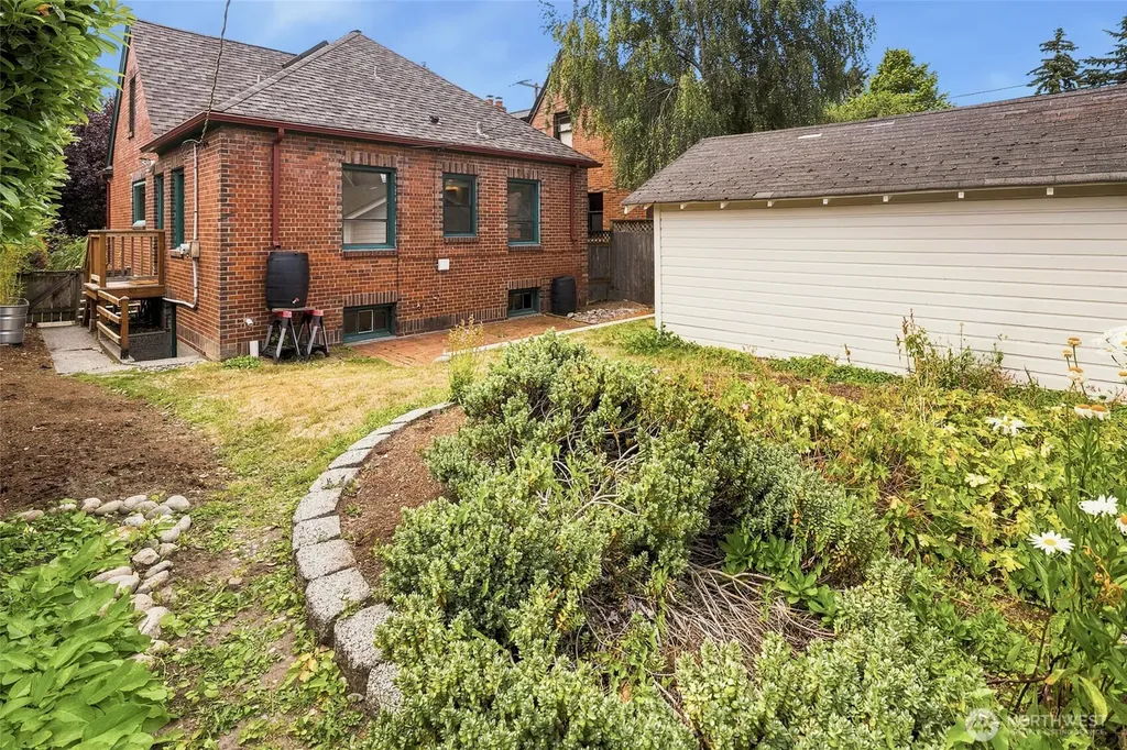 7754 Jones Avenue NW Seattle WA 98117