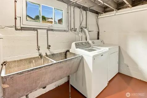 7754 Jones Avenue NW Seattle WA 98117
