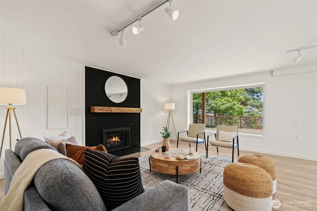 8456 6th Avenue SW Seattle WA 98106