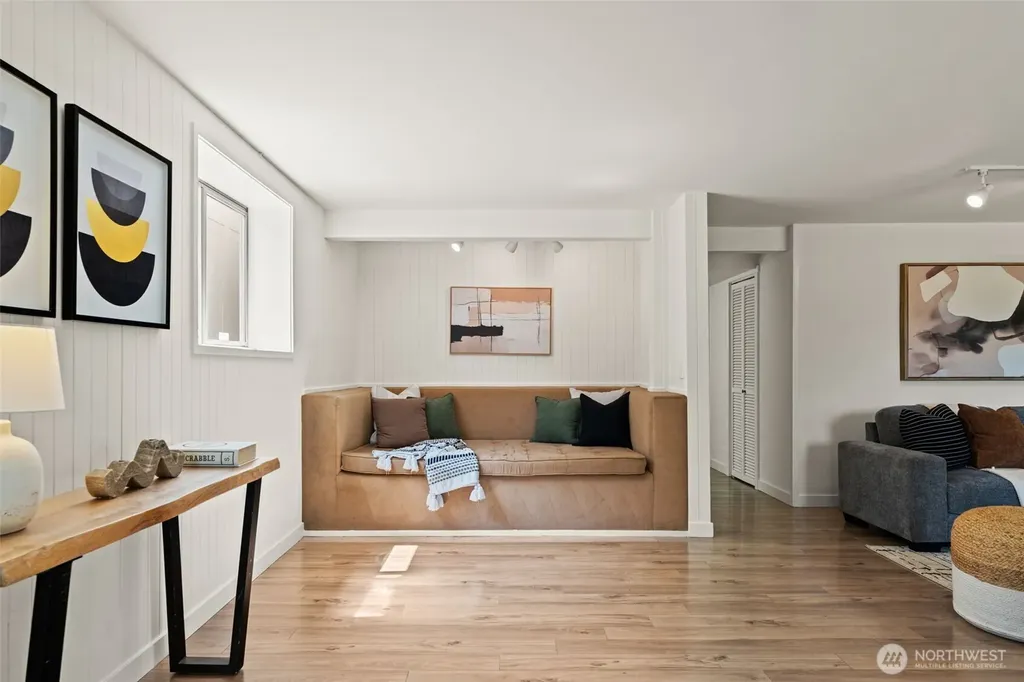 8456 6th Avenue SW Seattle WA 98106