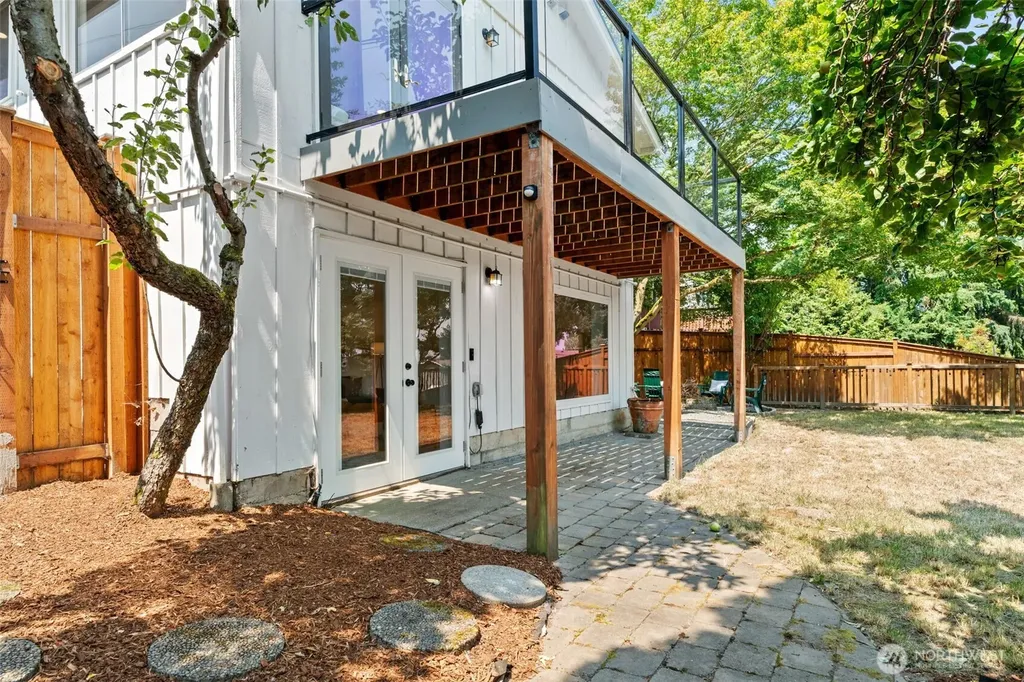 8456 6th Avenue SW Seattle WA 98106