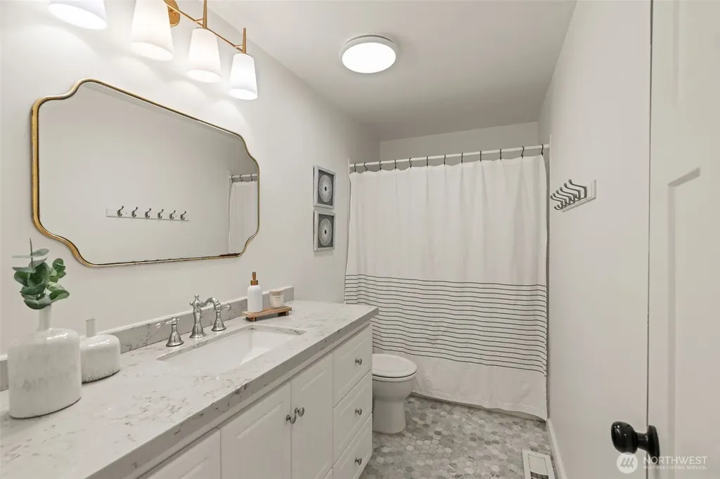8456 6th Avenue SW Seattle WA 98106
