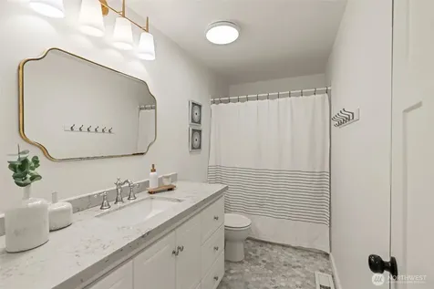 8456 6th Avenue SW Seattle WA 98106