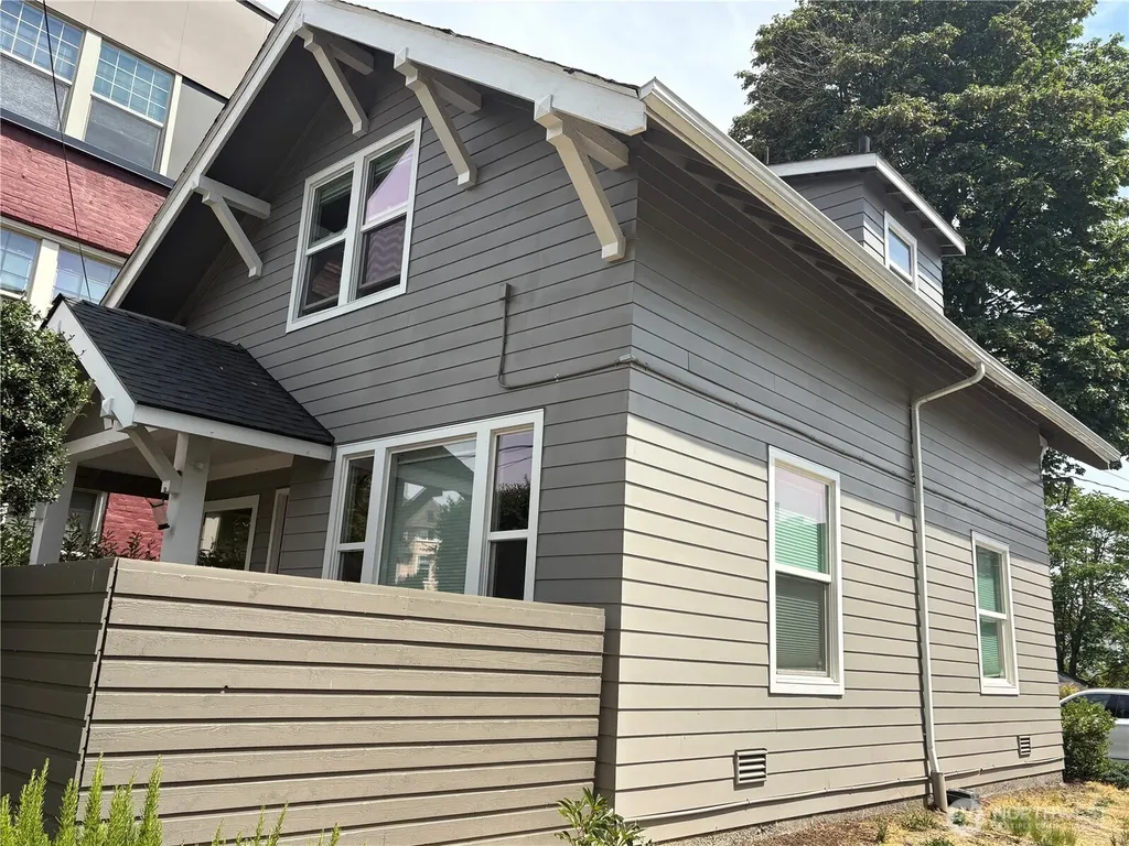 1728 18th Avenue Seattle WA 98122