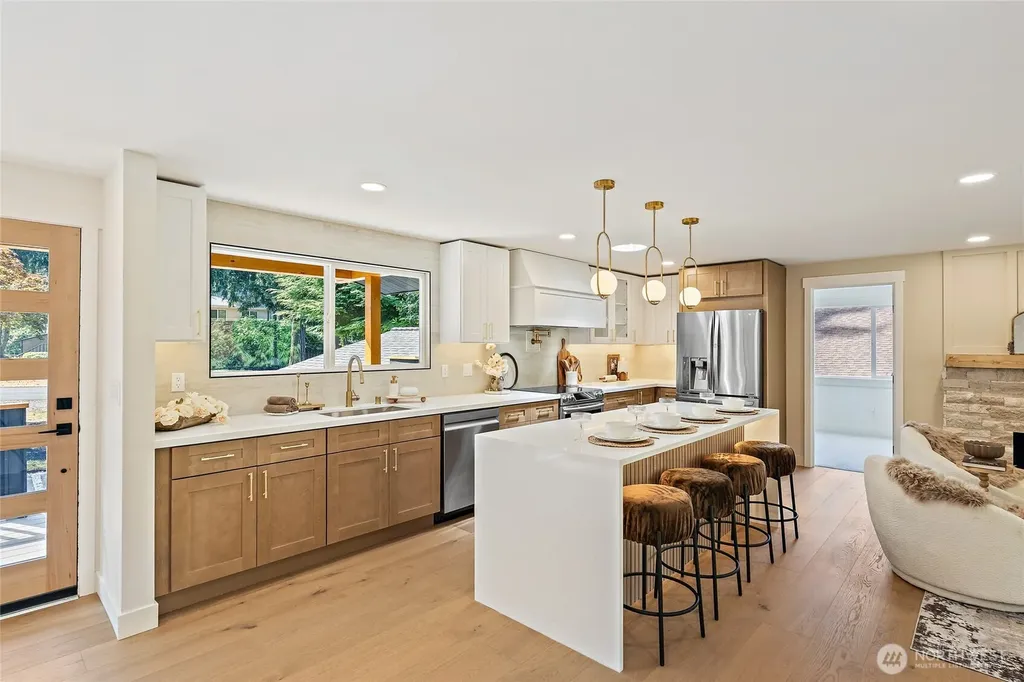 17229 72nd Avenue W Edmonds WA 98026