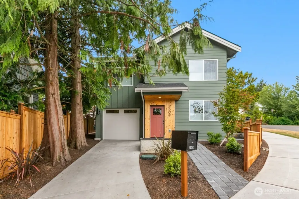 2509 N 42nd Street Seattle WA 98103