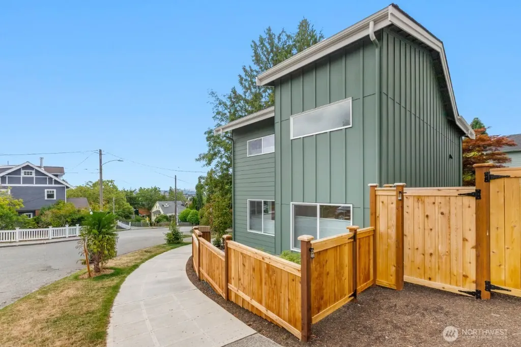 2509 N 42nd Street Seattle WA 98103