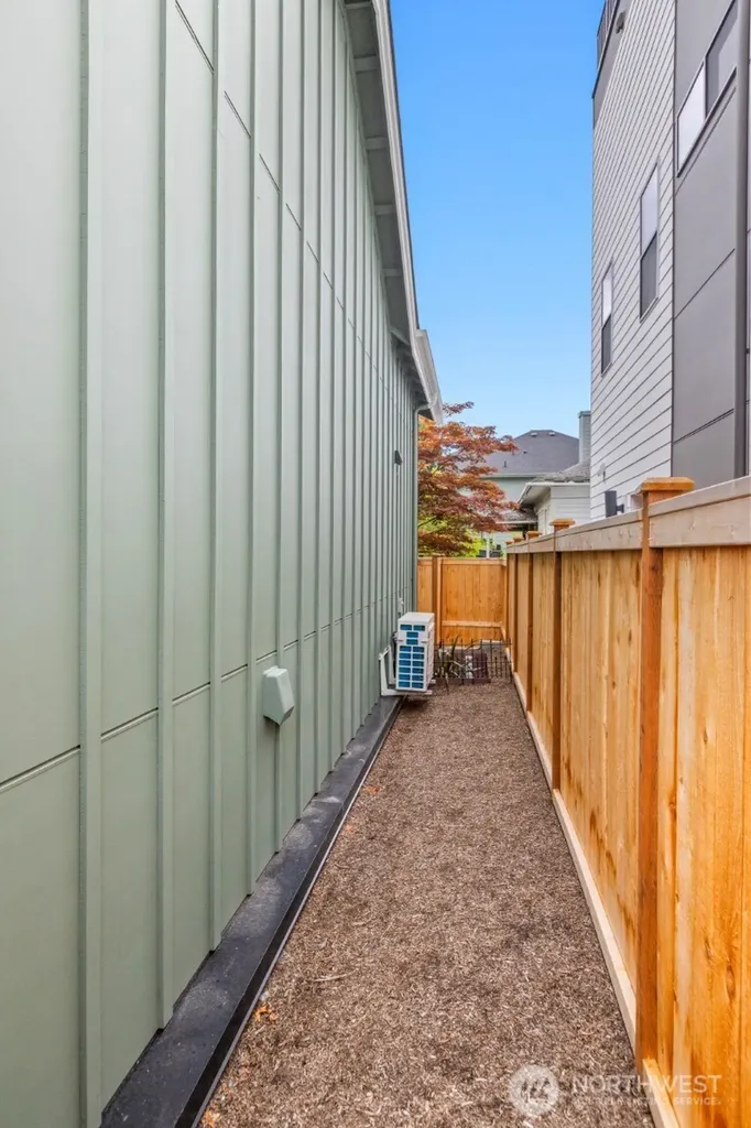2509 N 42nd Street Seattle WA 98103