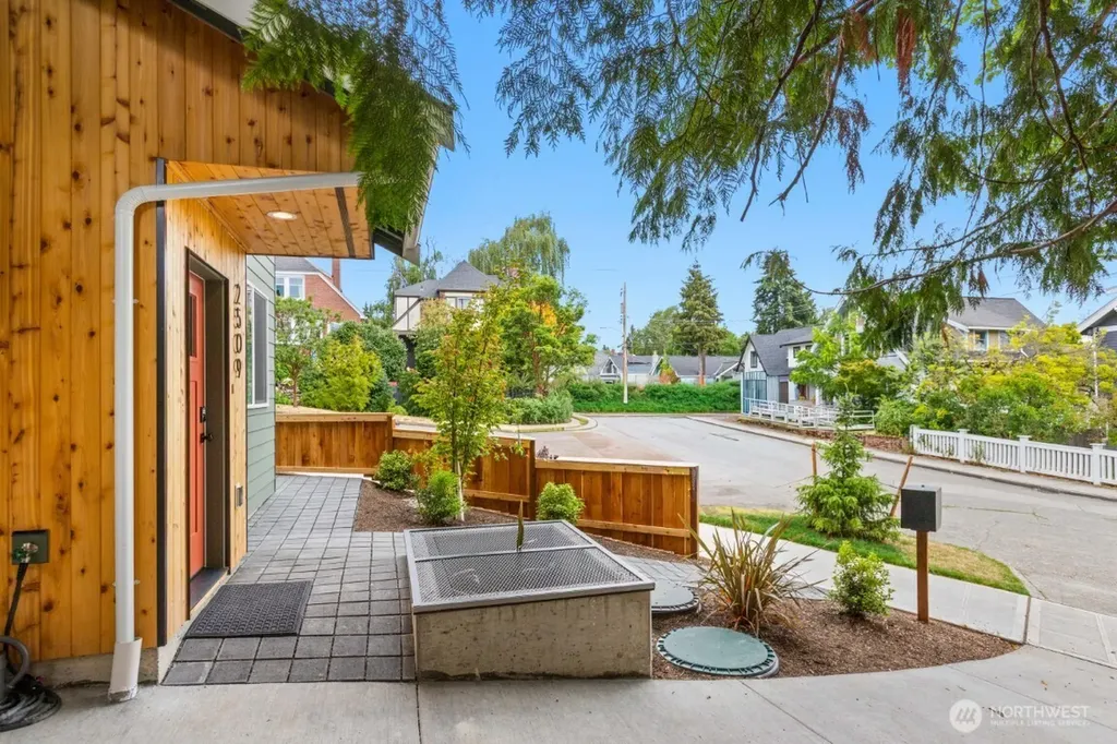 2509 N 42nd Street Seattle WA 98103