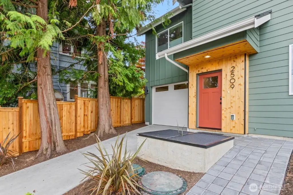 2509 N 42nd Street Seattle WA 98103
