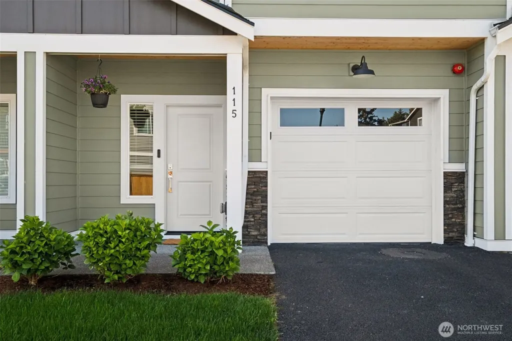 115 SW 181st Place Normandy Park WA 98166
