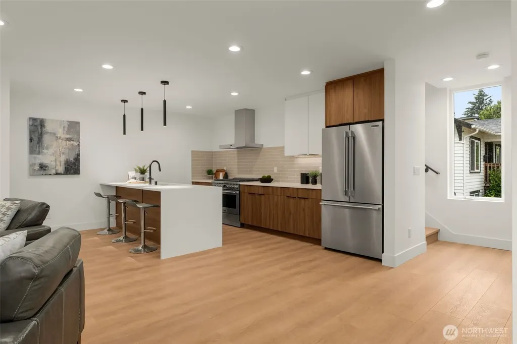 9215 12th Avenue NE Seattle WA 98115