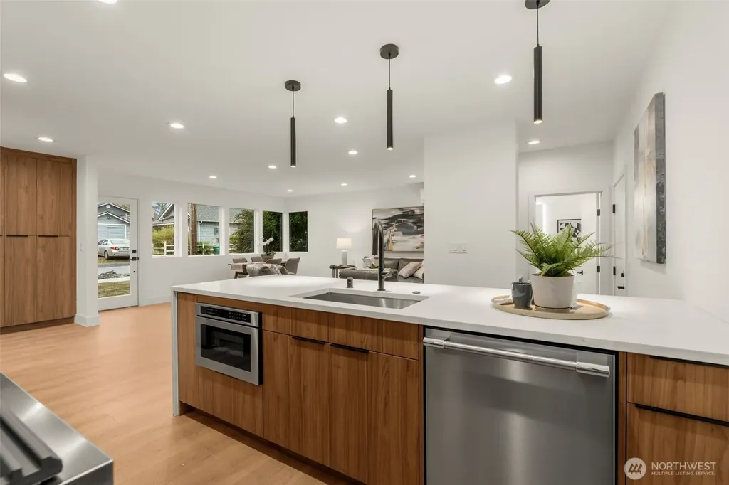 9215 12th Avenue NE Seattle WA 98115