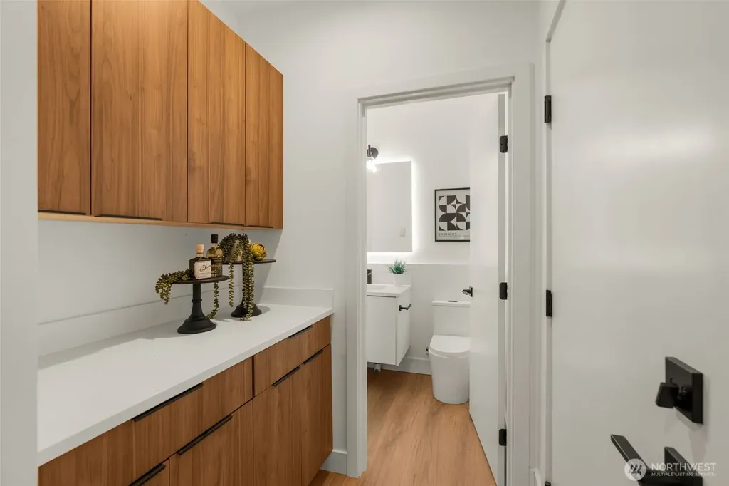9215 12th Avenue NE Seattle WA 98115