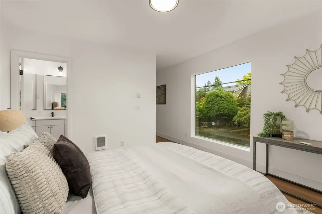 9215 12th Avenue NE Seattle WA 98115
