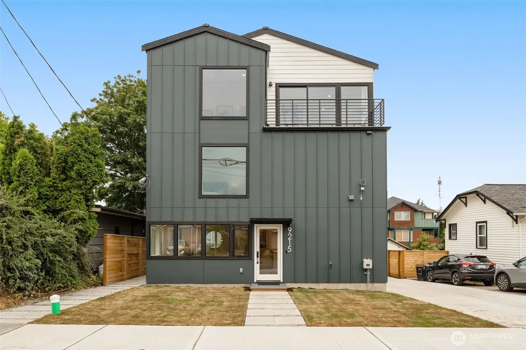 9215 12th Avenue NE Seattle WA 98115