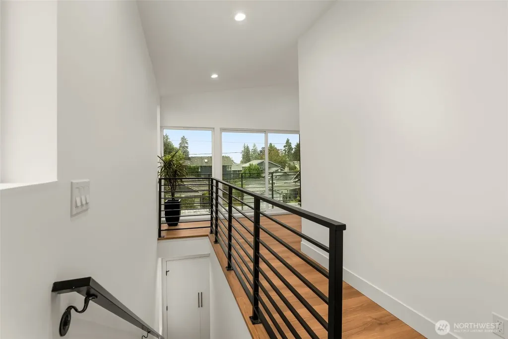 9215 12th Avenue NE Seattle WA 98115