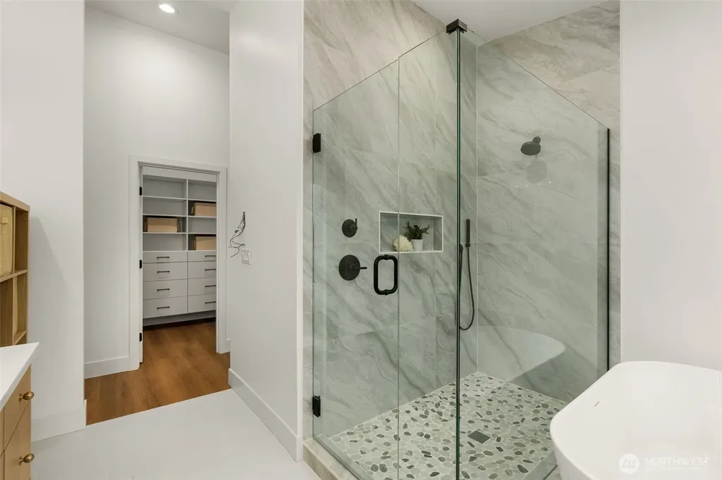 9215 12th Avenue NE Seattle WA 98115
