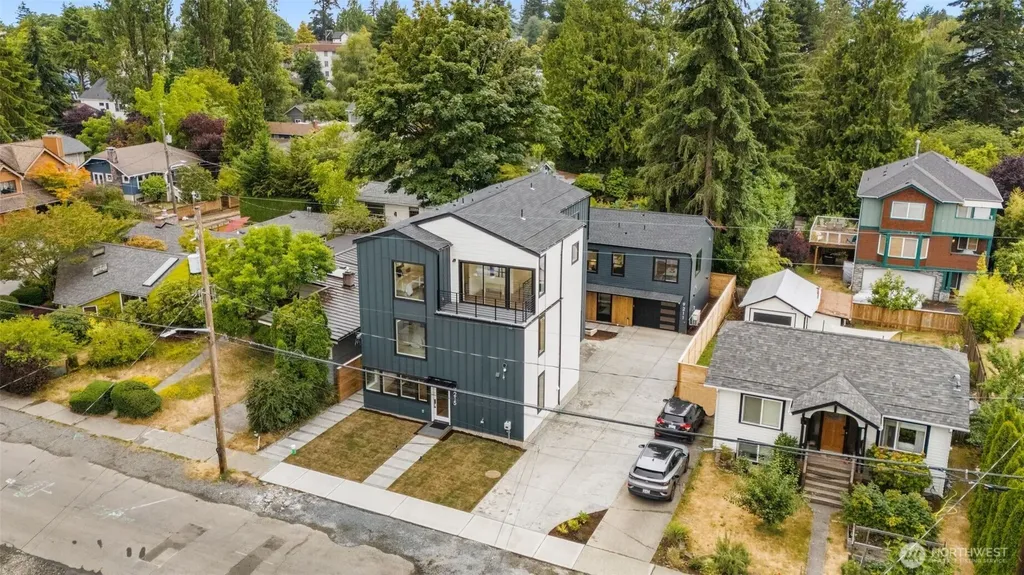 9215 12th Avenue NE Seattle WA 98115