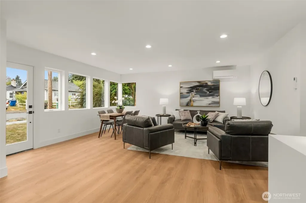 9215 12th Avenue NE Seattle WA 98115