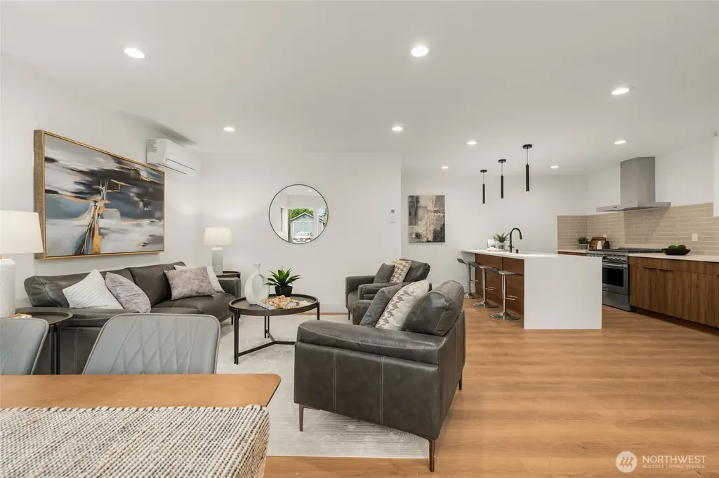 9215 12th Avenue NE Seattle WA 98115