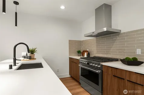 9215 12th Avenue NE Seattle WA 98115