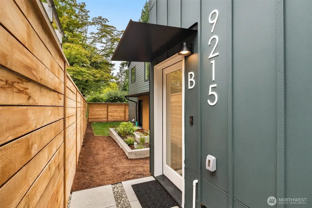 9215 12th Avenue NE Seattle WA 98115