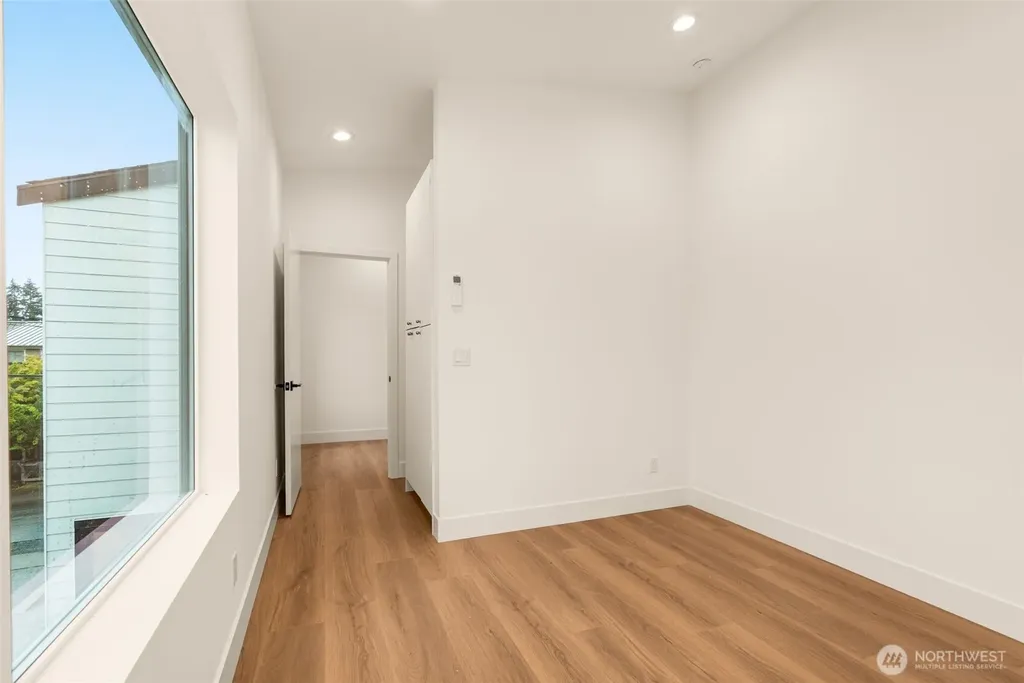 9215 12th Avenue NE Seattle WA 98115