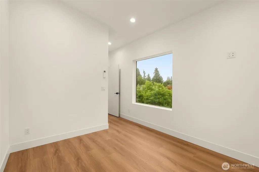 9215 12th Avenue NE Seattle WA 98115