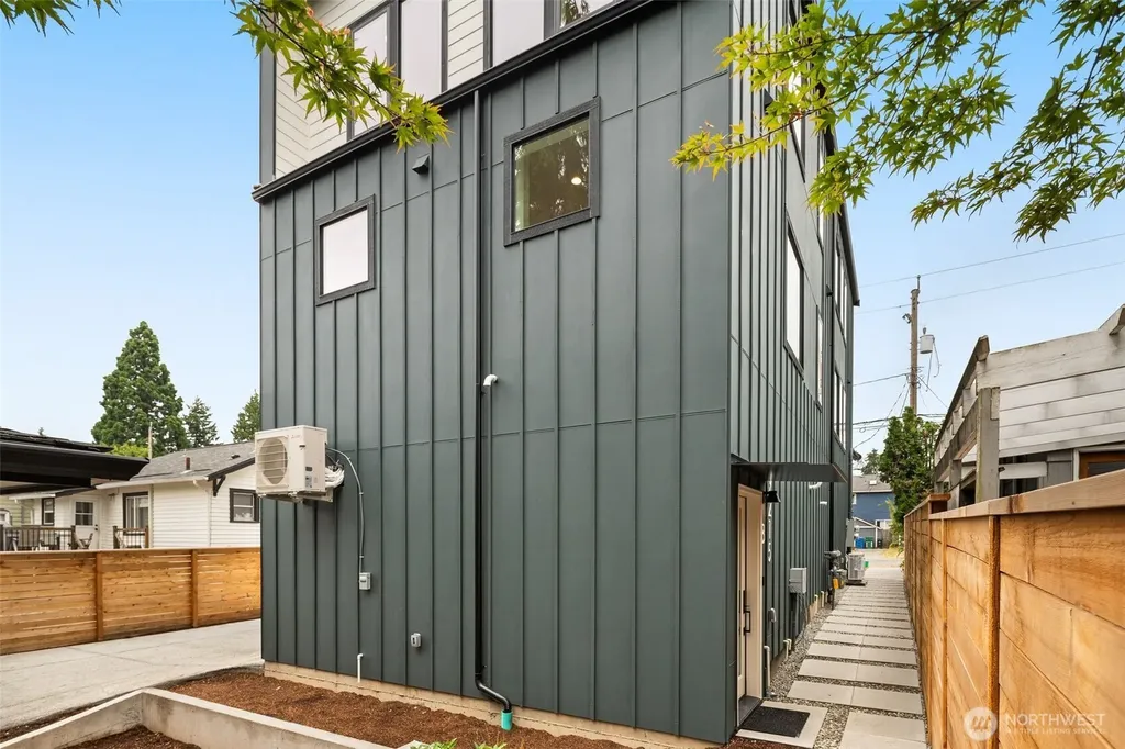 9215 12th Avenue NE Seattle WA 98115