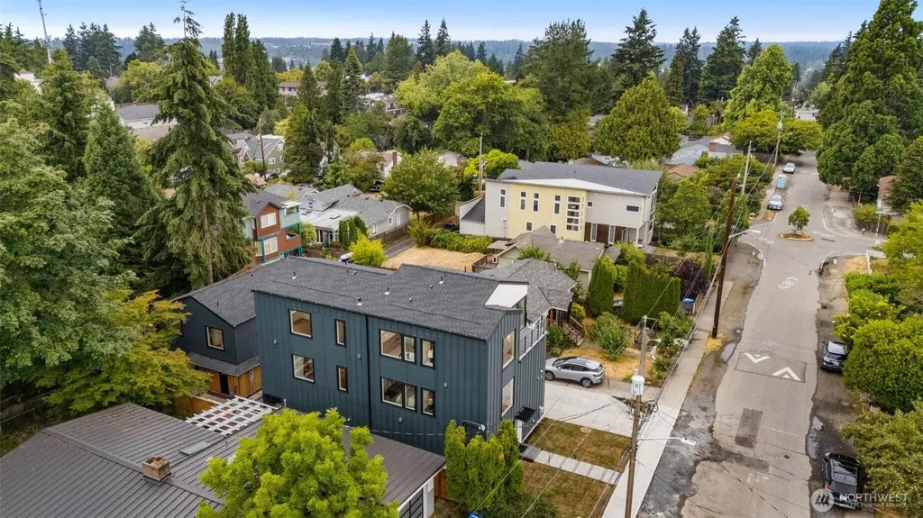 9215 12th Avenue NE Seattle WA 98115