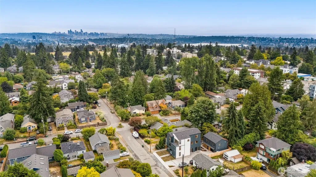 9215 12th Avenue NE Seattle WA 98115
