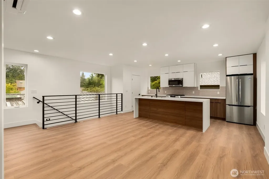 9215 12th Avenue NE Seattle WA 98115