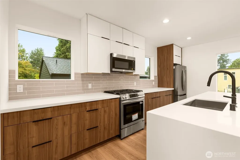 9215 12th Avenue NE Seattle WA 98115