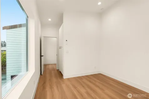 9215 12th Avenue NE Seattle WA 98115