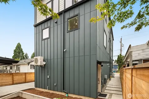 9215 12th Avenue NE Seattle WA 98115