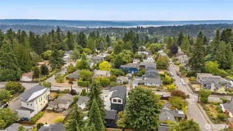 9215 12th Avenue NE Seattle WA 98115