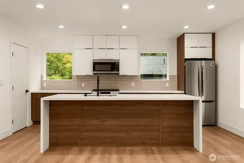 9215 12th Avenue NE Seattle WA 98115