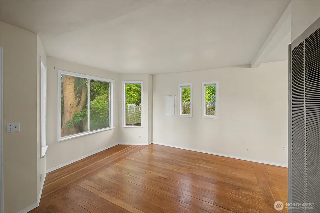 10255 41st Avenue SW Seattle WA 98146