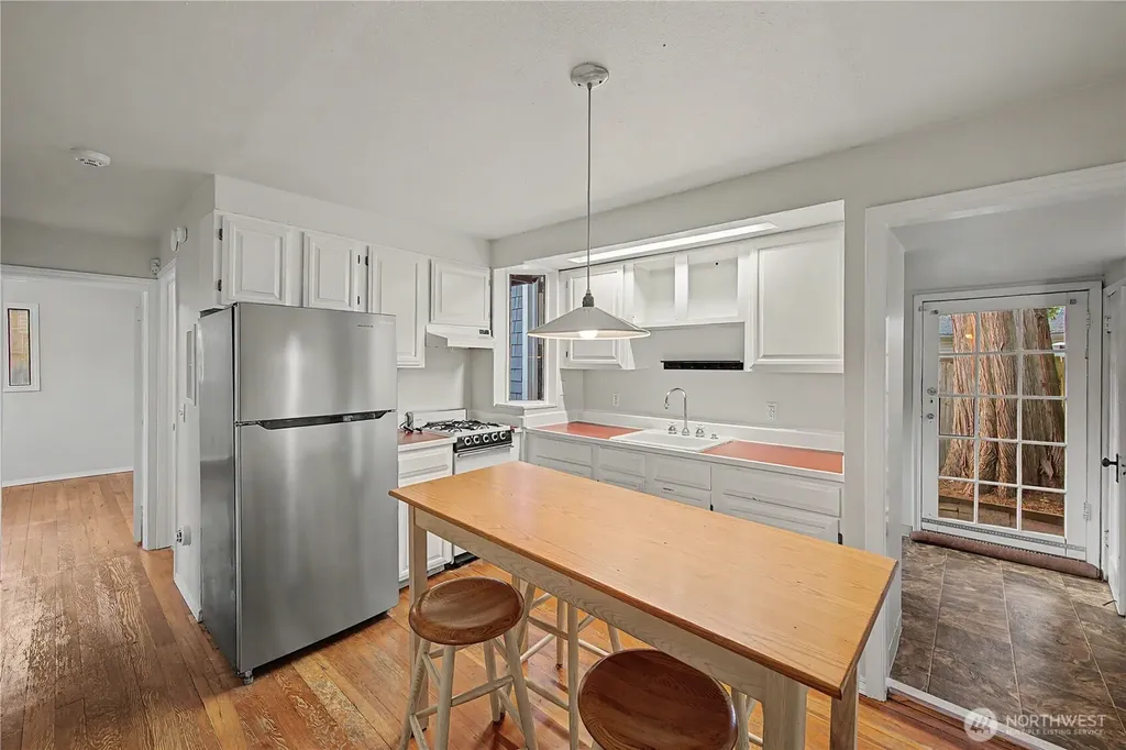 10255 41st Avenue SW Seattle WA 98146
