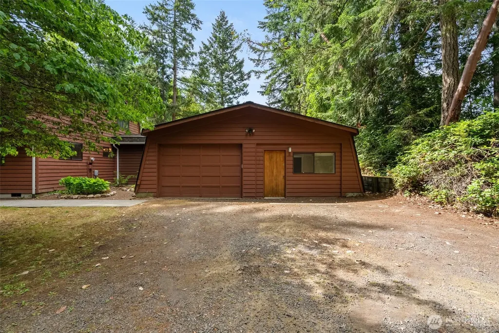 2723 NE Heron Pond Lane Poulsbo WA 98370