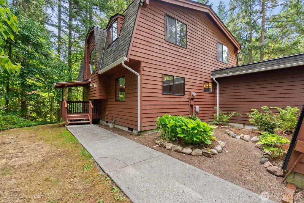 2723 NE Heron Pond Lane Poulsbo WA 98370