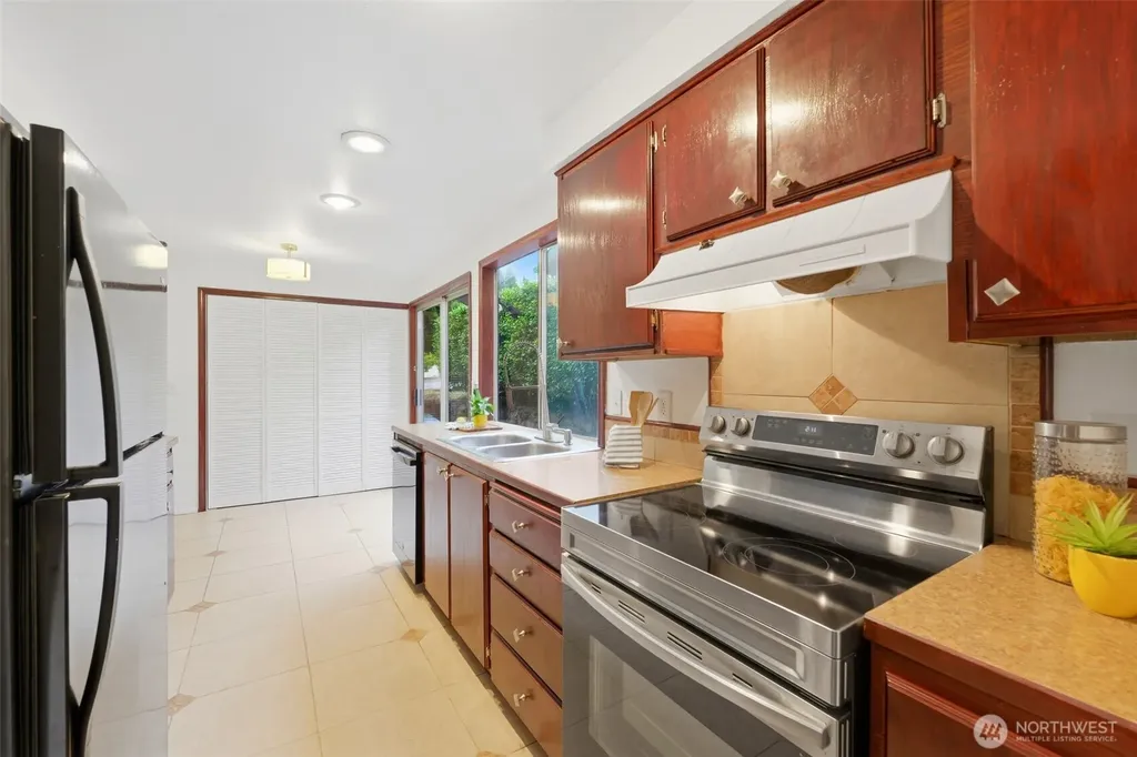 983 NE Marwood Drive Bremerton WA 98311