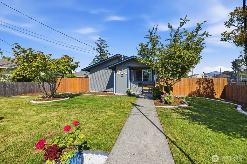 209 16th St SW Puyallup WA 98371